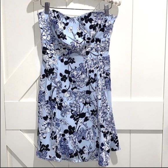 Express Strapless Dress Size 4 - Picture 7 of 7